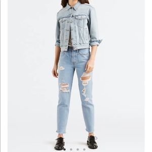NWT Levi’s High waisted wedge fit tapered mom jean